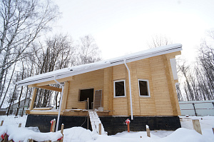 Вдохнуть жизнь в стены: полный цикл отделки дома из клееного бруса