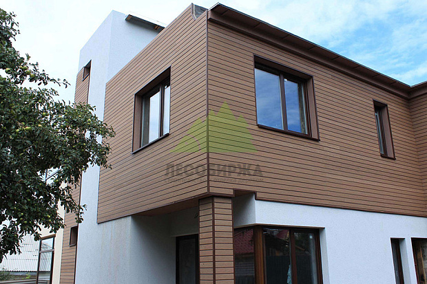 Вентилируемые фасады из композитных панелей: исчерпывающее руководство по выбору между ДПК, МПК и деревом