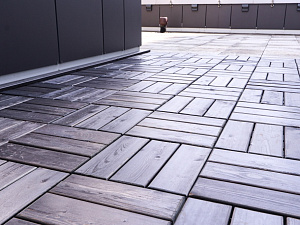 Преображение эксплуатируемой кровли: Терраса из термососны в Ленинградской области