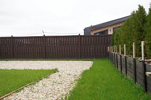 Современный забор в стиле Барнхаус для коттеджа в Вишневом Саду