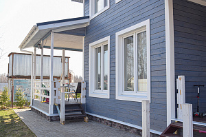 Низкий сорт — высокий результат: дымчато-синий фасад из лиственницы ВС от Лесобиржи - СПб