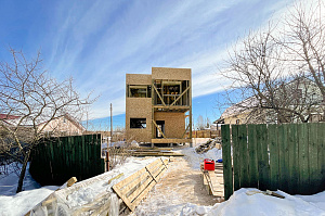 Современный каркасный дом с эксплуатируемой кровлей у Озера Врево