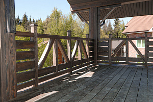 Фасад в стиле Шале: Изысканный коттедж в Новом Щеглово от Лесобиржи-Спб