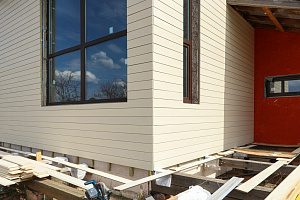 Фасад с характером: Сочетание лиственницы, сосны и камня в Honka Family Club