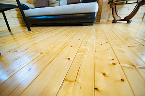 доска пола покрытая лаком