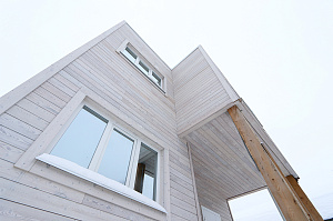 Современный каркасный дом с эксплуатируемой кровлей у Озера Врево