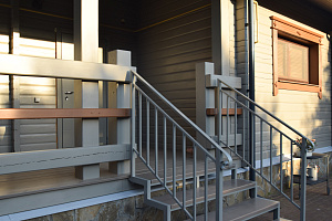 Финская надежность и русское брусовое зодчество: реставрация дома в Никольском краской Tikkurila Vinha