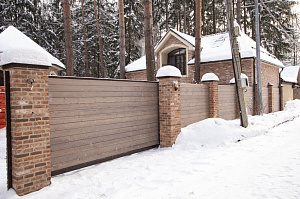 Инженерное совершенство в каждой детали: от фундамента до защитных отливов в проекте забора