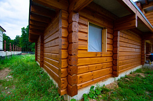 От шлифовки до финишного блеска: 10 дней работы, 10 лет защиты — покраска бруса от Лесобиржи-Спб