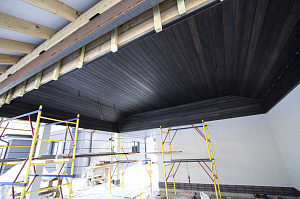 Не просто отделка, а инвестиция в качественный отдых: скошенный планкен из лиственницы и имитация бруса из кедра для зон с разной нагрузкой