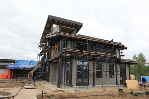 Масштабная реконструкция загородного дома: термоясень, фахверк с историей и идеальная геометрия каждого элемента