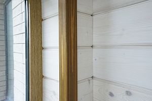 Шепот дерева: Завершенные работы по отделке стен и потолков в Кармолино