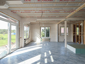 Внутренняя гармония: безупречная покраска брусового дома лазурью Renner в ДНП Деревенька от Лесобиржа-Спб