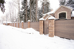 Инженерное совершенство в каждой детали: от фундамента до защитных отливов в проекте забора