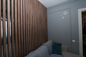 Элегантное зонирование: реечные перегородки из дуба в Кюмлено