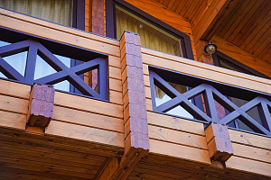 Реставрация и комплексная защита фасада двухэтажной бани в Верховский