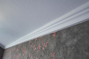 монтаж молдингов