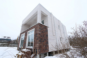 Современный каркасный дом с эксплуатируемой кровлей у Озера Врево