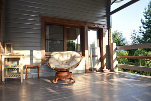 Финская надежность и русское брусовое зодчество: реставрация дома в Никольском краской Tikkurila Vinha