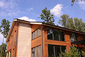 Петергоффские аллеи требуют статуса: как термолиственница преобразила каркасный дом в элитном посёлке