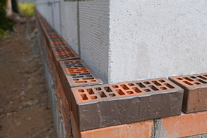 Преображение газобетонного дома: Фальцевая кровля и клинкерный фасад в КП 