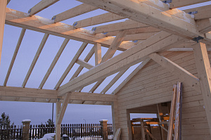 Комплексный подход к реконструкции: усиливаем, утепляем и покрываем дом качественной кровлей