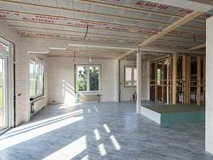 Внутренняя гармония: безупречная покраска брусового дома лазурью Renner в ДНП Деревенька от Лесобиржа-Спб