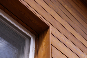 Бревенчатый дом больше не нуждается в ремонте каждые 5 лет: как вентилируемый фасад и цоколь White Hills решили проблему навсегда