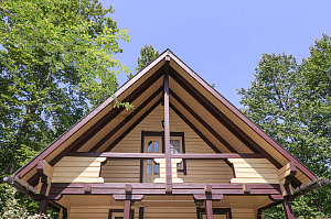 Элегантное обновление деревянных построек в Луговом: профессиональная покраска и защита от Лесобиржи-Спб