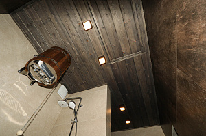 Не просто отделка, а инвестиция в качественный отдых: скошенный планкен из лиственницы и имитация бруса из кедра для зон с разной нагрузкой