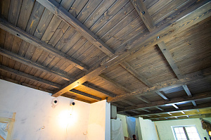 фальшбалки на потолке