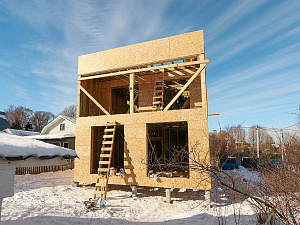 Современный каркасный дом с эксплуатируемой кровлей у Озера Врево