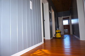 покраска стен имитации бруса