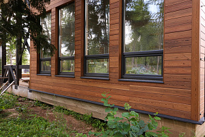 Петергоффские аллеи требуют статуса: как термолиственница преобразила каркасный дом в элитном посёлке