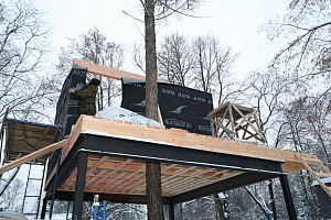 Уникальные всесезонные домики на дереве в LESO Парке