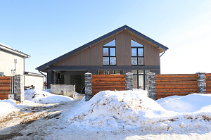 Элегантный фасад и свесы: монтаж планкена в Gatchina Villages - 2