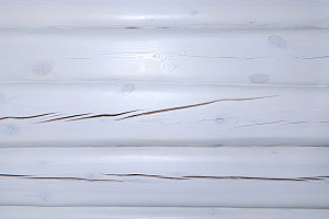 Как выглядит дом-баня из лафета внутри, когда покраска сделана по уму