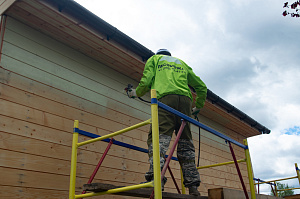 покрасочные работы деревянного дома