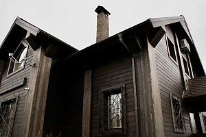 Заводская покраска + скрытый монтаж + контрастные акценты: как мы превратили обычный дом в стильный архитектурный объект