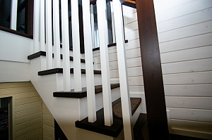 межэтажная лестница из лиственницы 18