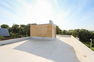 Современный каркасный дом с эксплуатируемой кровлей у Озера Врево