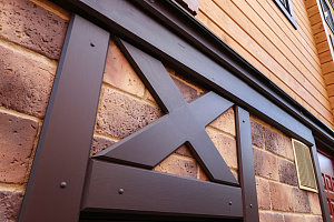 Реставрация и комплексная защита фасада двухэтажной бани в Верховский