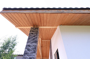 Не просто баня, а место силы: проект с парной на троих, уютной комнатой отдыха и крытой террасой