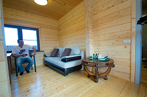 баня с полами из сосны