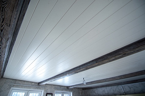 крашеный потолок