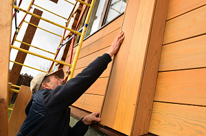 отделка фасада бруса планкеном