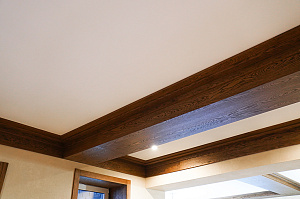 Фальшбалки из МДФ шпон дуба: Мастерство и Стиль для загородного дома в Михайловской горке