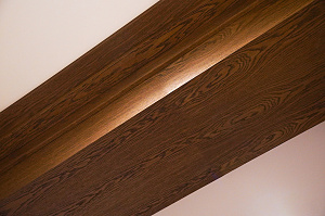 Фальшбалки из МДФ шпон дуба: Мастерство и Стиль для загородного дома в Михайловской горке