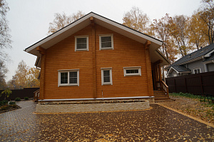 Вдохнуть жизнь в стены: полный цикл отделки дома из клееного бруса