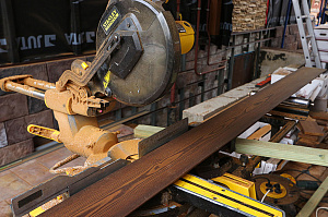 Бревенчатый дом больше не нуждается в ремонте каждые 5 лет: как вентилируемый фасад и цоколь White Hills решили проблему навсегда